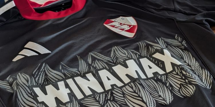 [FOOT] Racing Club de Strasbourg : zoom sur le maillot Third 2025-26 (il est magnifique !)