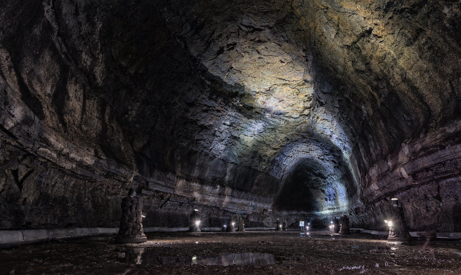 Grotte de Manjang-gul (만장굴), lun des plus grands tunnels de lave du monde  – Conso-Mag