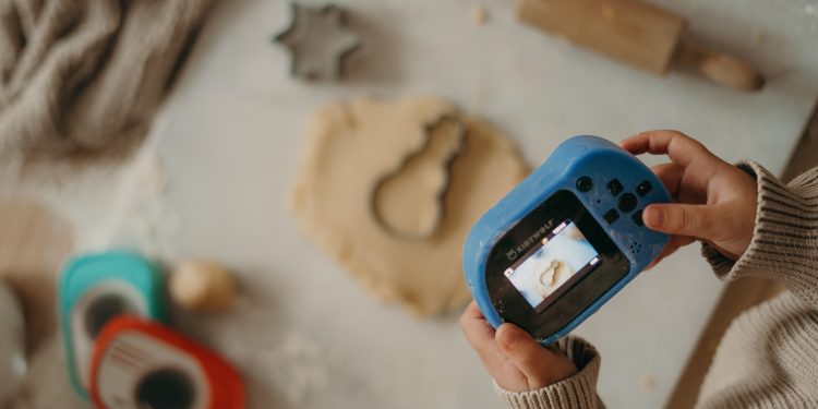Test Kiddycam de KIDYWOLF 📸: la caméra pour enfants qui résiste à tout (même à la piscine)