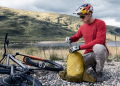 Deuter Attack 16 : un sac à dos VTT qui protège autant qu’il accompagne